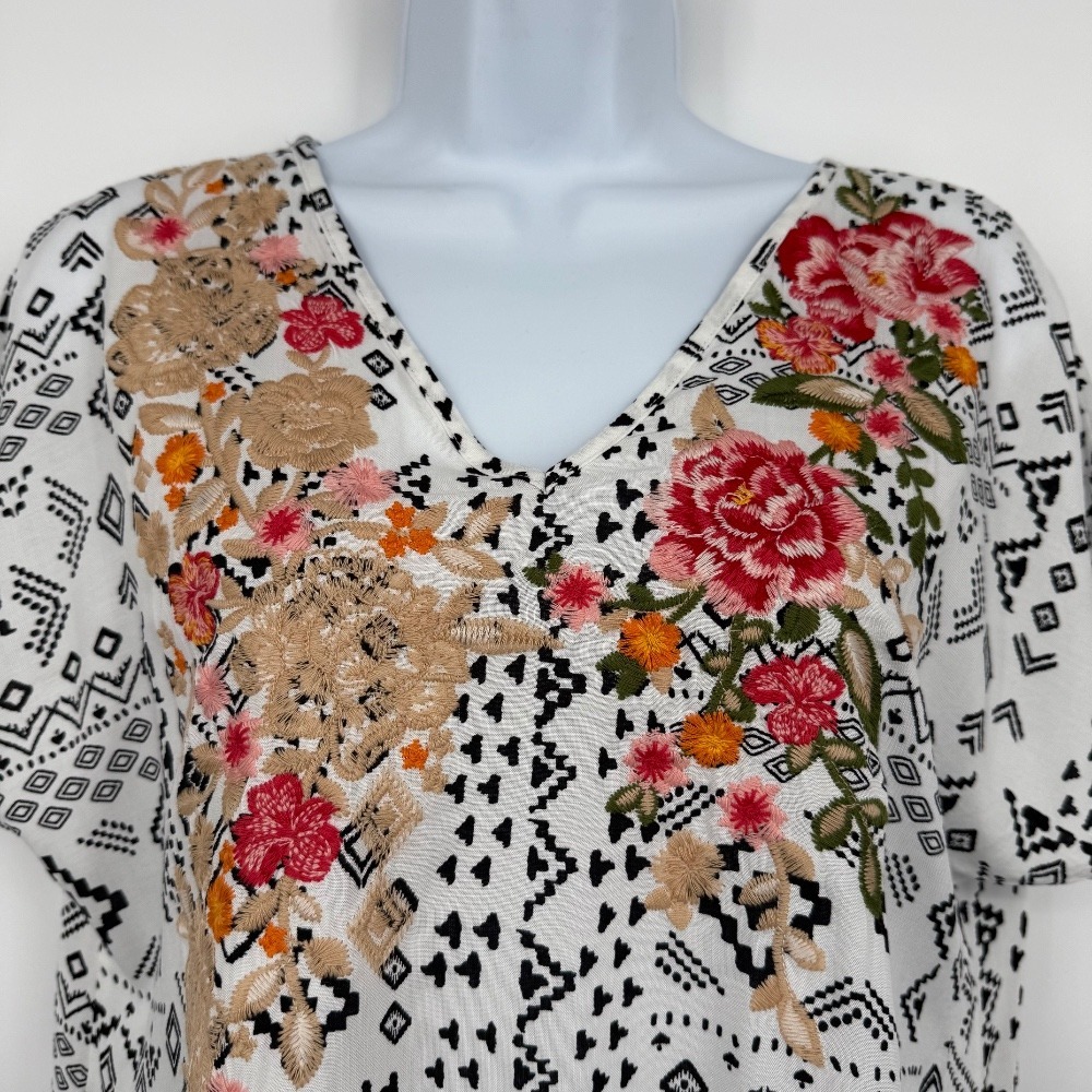 Savanna Jane Black White Embroidered Pink Floral Cap Sleeve V Neck Top Medium